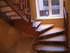 Поворотная деревянная лестница с забежными ступенями