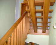 Устойчивая надежная конструкции обеспечивает максимально комфортную эксплуатацию лестницы. Идеальный вариант чтобы оформить интерьер коттеджей, - поворотная лестница на 180 градусов для вашего дома! 